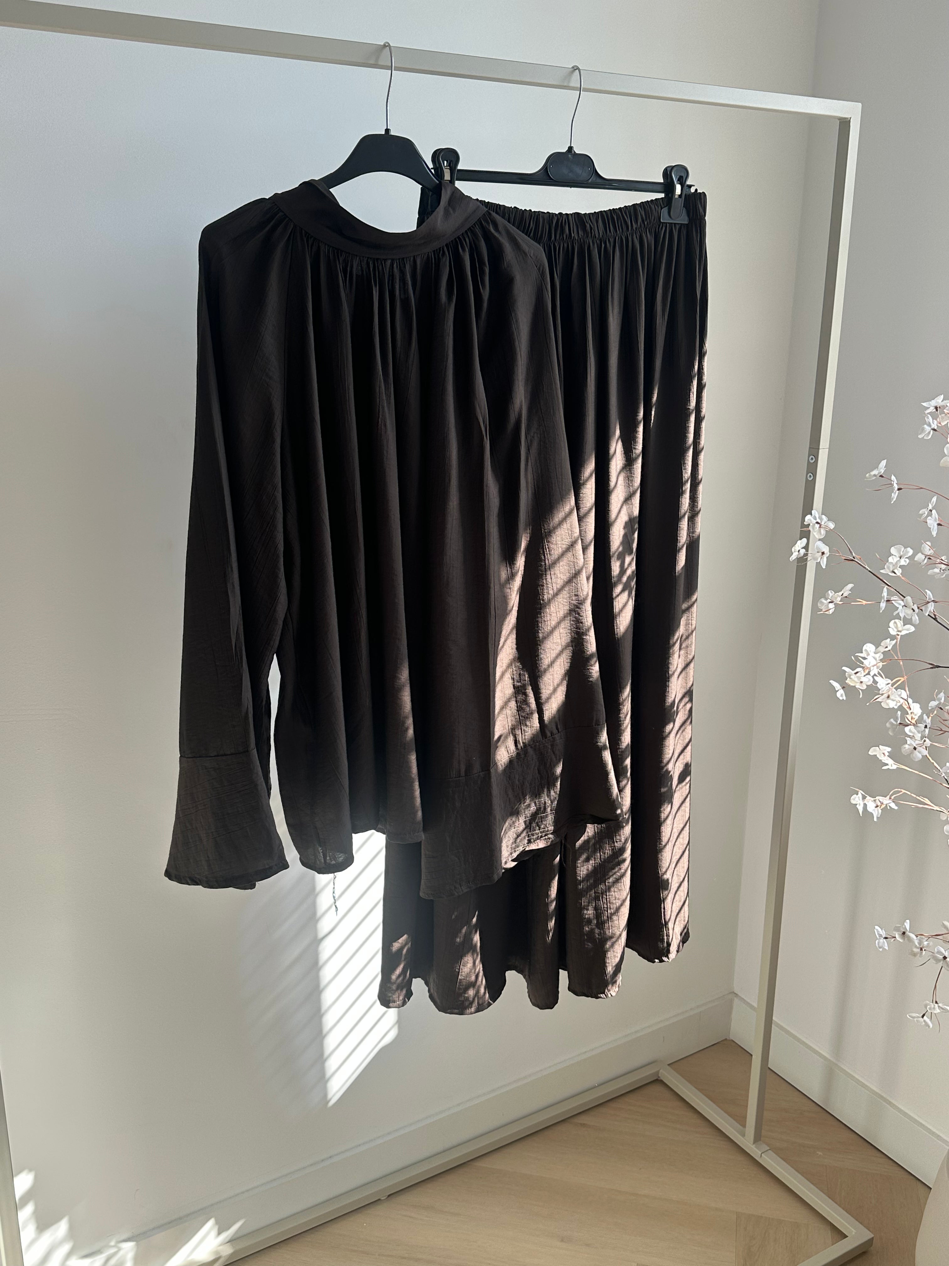 Amy set | Brown