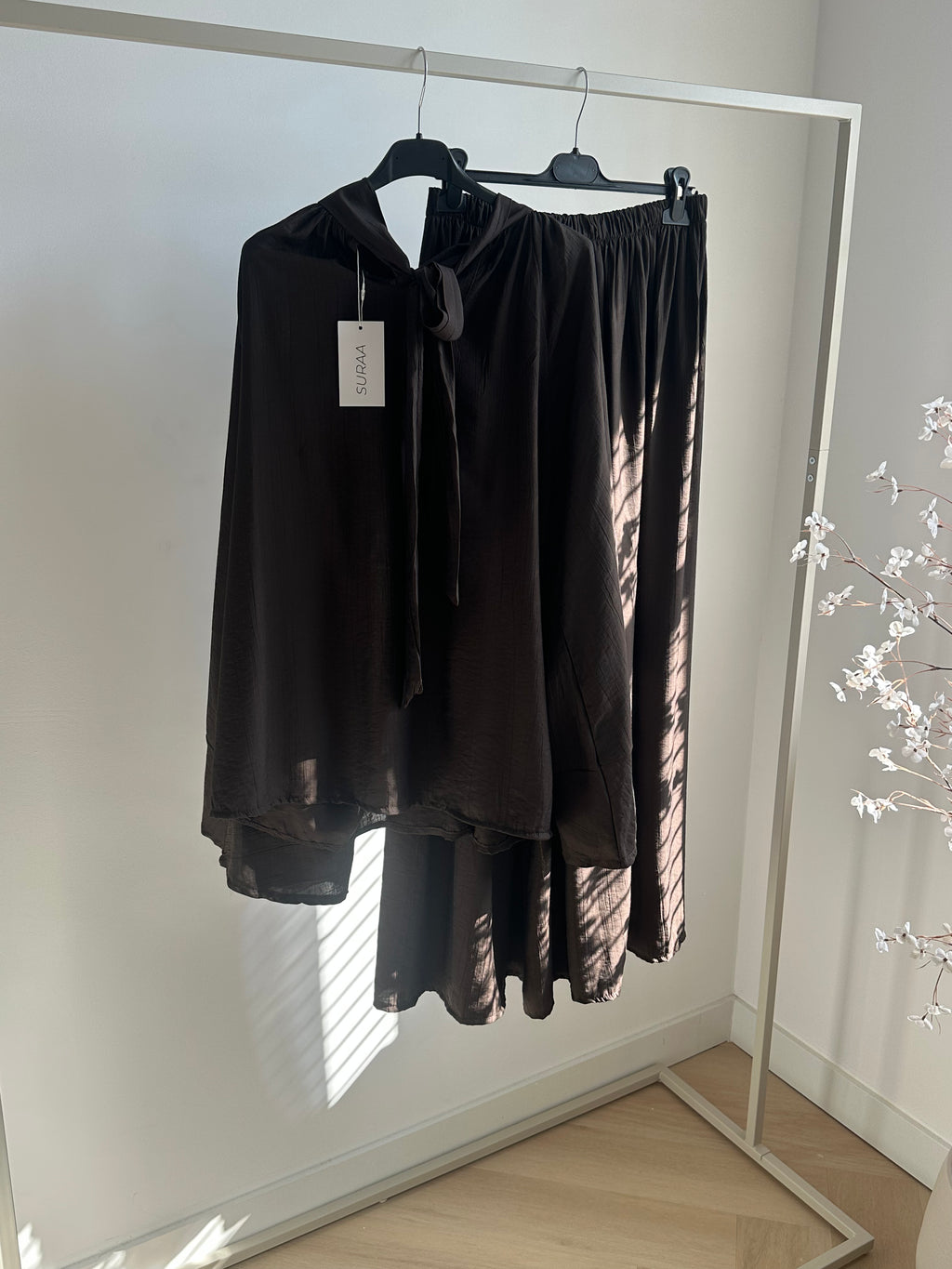 Amy set | Brown