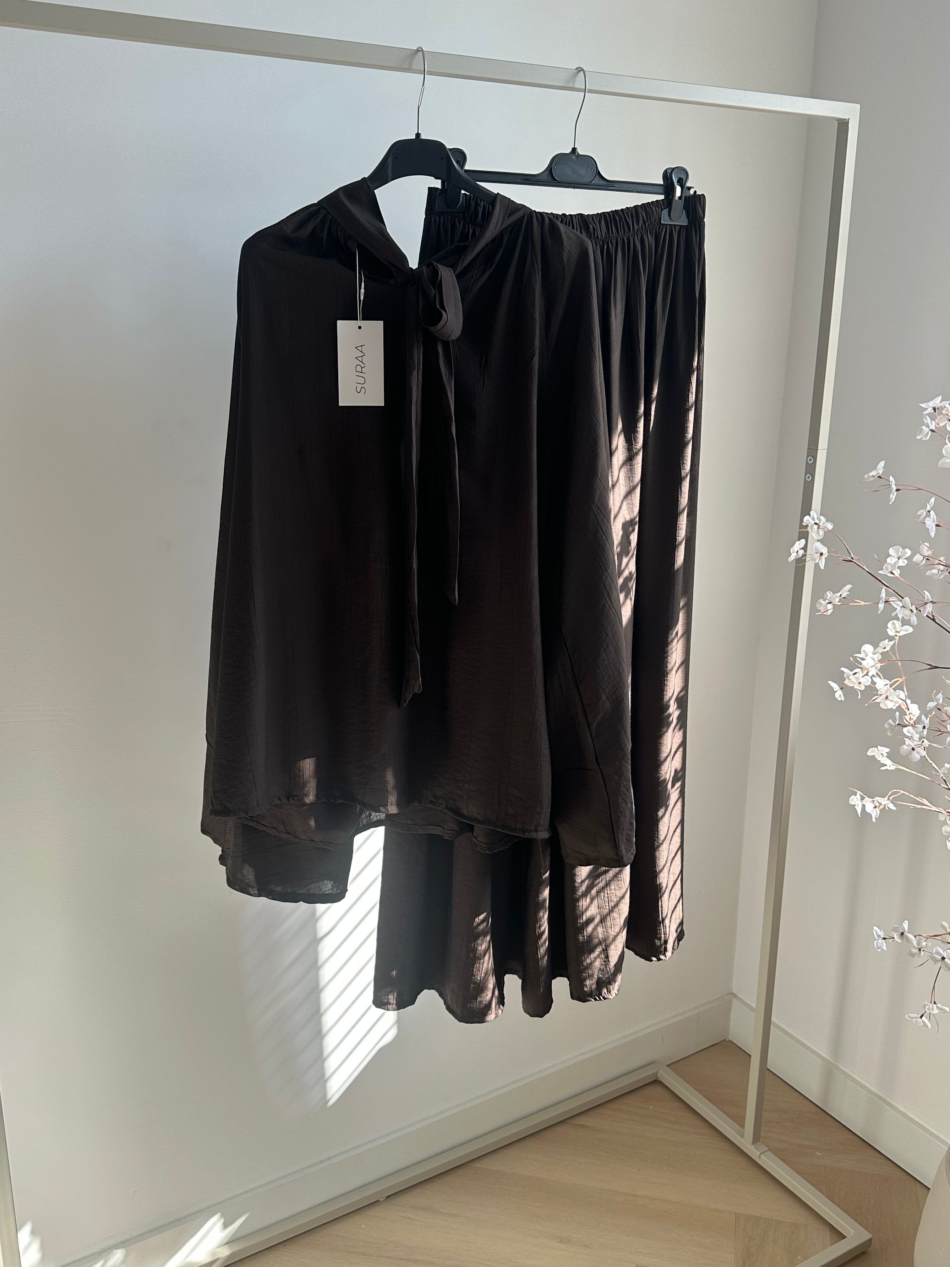 Amy set | Brown